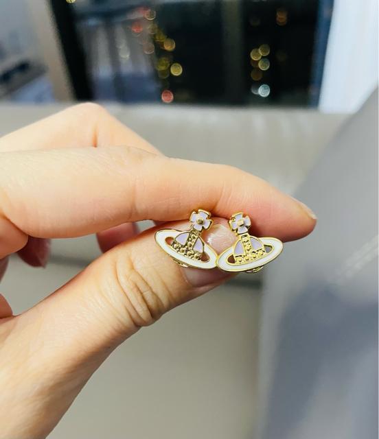 新品 Vivienne Westwoodヴィヴィアンピアス オーブピアス < 女性アクセサリー/時計 新品 Vivienne Westwoodヴィヴィアンピアス オーブピアス < 女性アクセサリー/時計の