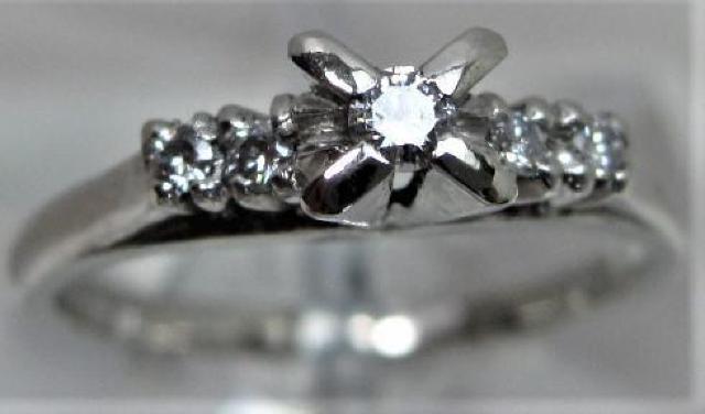 Pt900プラチナ リング指輪ダイヤ立爪 ファッション0.06ct 0.08ct < 女性アクセサリー/時計  Pt900プラチナ リング指輪ダイヤ立爪 ファッション0.06ct 0.08ct < 女性アクセサリー/時計の