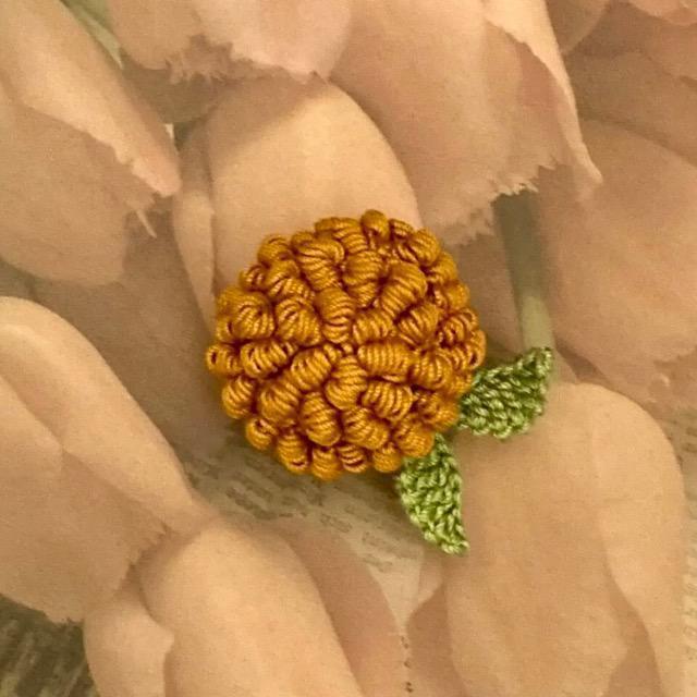ハンドメイド♪レース編み コイル編みのお花モチーフブローチ < 女性ファッション  ハンドメイド♪レース編み コイル編みのお花モチーフブローチ  < 女性ファッションの