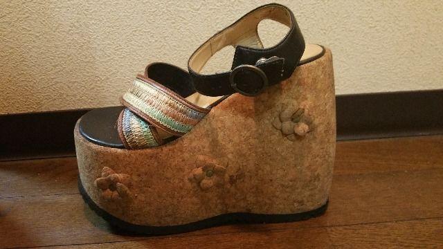 アンテナ花びら付きレインボー厚底サンダル定価12800円の品 < 女性ファッション  アンテナ花びら付きレインボー厚底サンダル定価12800円の品 < 女性ファッションの