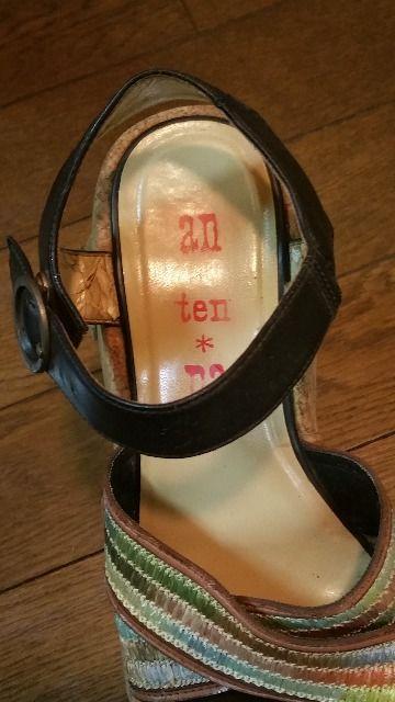 アンテナ花びら付きレインボー厚底サンダル定価12800円の品 < 女性ファッション  アンテナ花びら付きレインボー厚底サンダル定価12800円の品 < 女性ファッションの