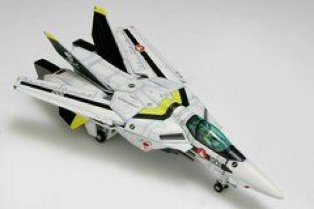マクロス VF-1S ファイター ロイ・フォッカー機 1/100 < ホビー  マクロス VF-1S ファイター ロイ・フォッカー機 1/100 < ホビーの