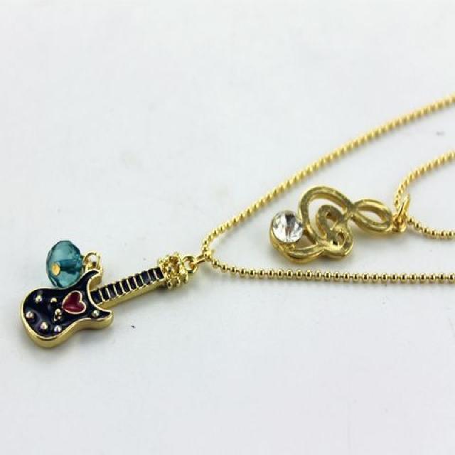 新品アンティーク調ユニークなギターとト音記号ネックレス < 女性アクセサリー/時計  新品アンティーク調ユニークなギターとト音記号ネックレス < 女性アクセサリー/時計の