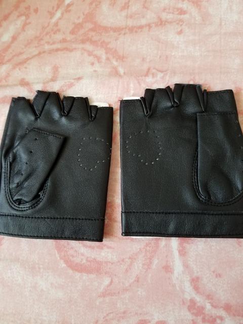黒のオシャレグロー(、ミュージシャングローブともいう) < 女性ファッション  黒のオシャレグロー(、ミュージシャングローブともいう) < 女性ファッションの