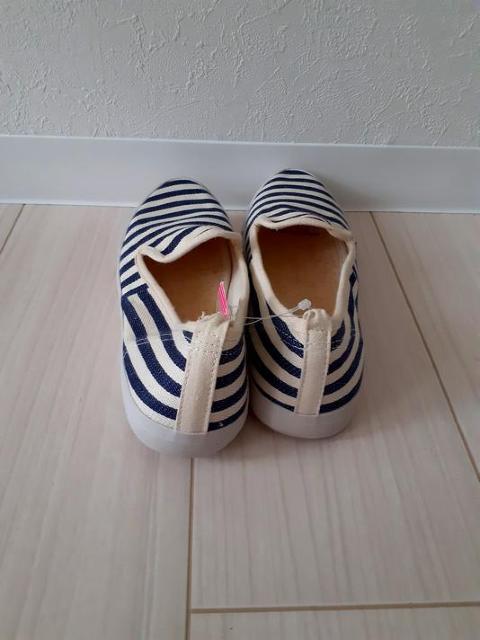 新品■nev◆ネイビー×ホワイト ボーダー スリッポン スニーカー 23cm < 女性ファッション  新品■nev◆ネイビー×ホワイト ボーダー スリッポン スニーカー 23cm < 女性ファッションの