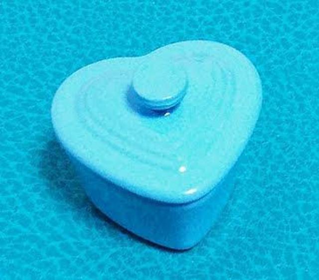 ミニチュア★ハート型★鍋★ル・クルーゼ風★蓋も開きます♪キッチンツール★調理器具★水色★色違い4色★金属製★ドールハウスに★ < おもちゃ  ミニチュア★ハート型★鍋★ル・クルーゼ風★蓋も開きます♪キッチンツール★調理器具★水色★色違い4色★金属製★ドールハウスに★  < おもちゃの