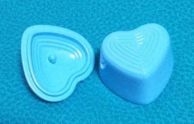 ミニチュア★ハート型★鍋★ル・クルーゼ風★蓋も開きます♪キッチンツール★調理器具★水色★色違い4色★金属製★ドールハウスに★ < おもちゃ  ミニチュア★ハート型★鍋★ル・クルーゼ風★蓋も開きます♪キッチンツール★調理器具★水色★色違い4色★金属製★ドールハウスに★ < おもちゃの