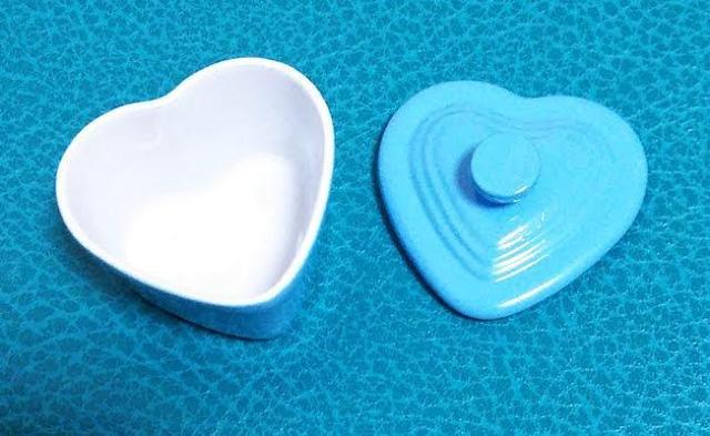 ミニチュア★ハート型★鍋★ル・クルーゼ風★蓋も開きます♪キッチンツール★調理器具★水色★色違い4色★金属製★ドールハウスに★ < おもちゃ  ミニチュア★ハート型★鍋★ル・クルーゼ風★蓋も開きます♪キッチンツール★調理器具★水色★色違い4色★金属製★ドールハウスに★ < おもちゃの