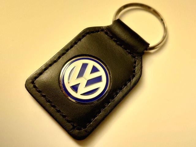【美品・送料無料】フォルクスワーゲン レザーキーホルダー < 男性ファッション 【美品・送料無料】フォルクスワーゲン レザーキーホルダー < 男性ファッションの