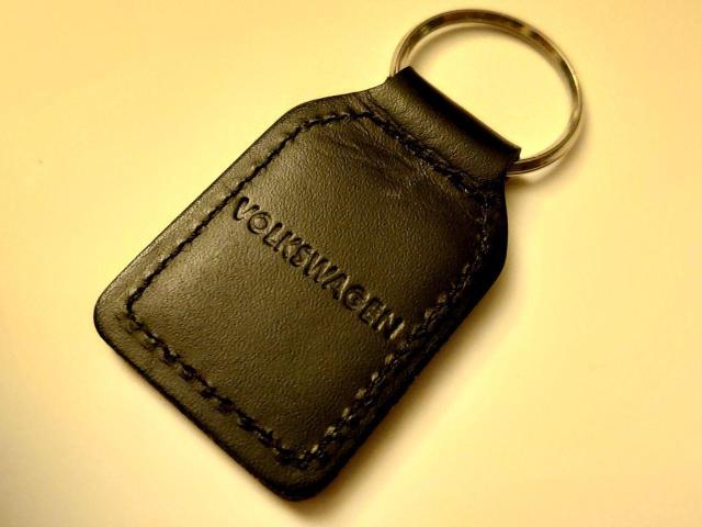 【美品・送料無料】フォルクスワーゲン レザーキーホルダー < 男性ファッション 【美品・送料無料】フォルクスワーゲン レザーキーホルダー < 男性ファッションの