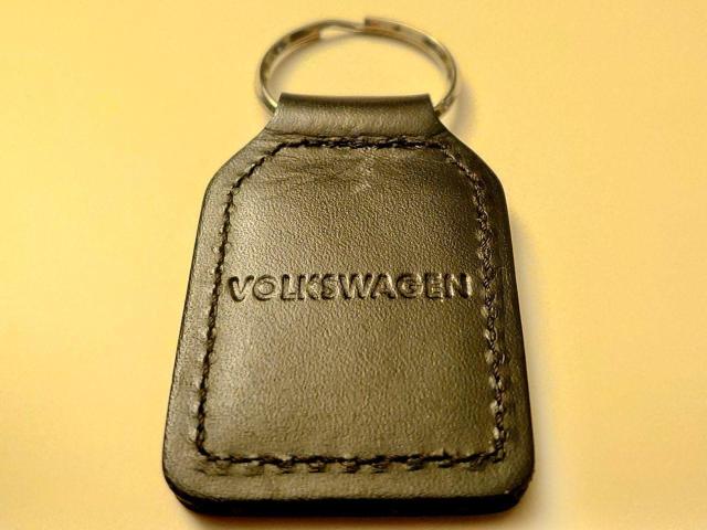 【美品・送料無料】フォルクスワーゲン レザーキーホルダー < 男性ファッション 【美品・送料無料】フォルクスワーゲン レザーキーホルダー < 男性ファッションの