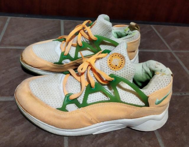 NIKE AIR HUARACHE(ナイキ エア ハラチ) 23.5cm 中古 < ブランド  NIKE AIR HUARACHE(ナイキ エア ハラチ) 23.5cm 中古 < ブランドの