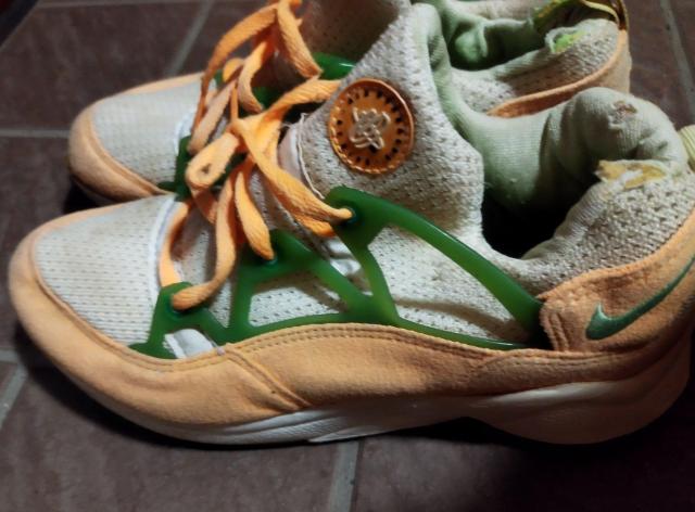 NIKE AIR HUARACHE(ナイキ エア ハラチ) 23.5cm 中古 < ブランド  NIKE AIR HUARACHE(ナイキ エア ハラチ) 23.5cm 中古 < ブランドの