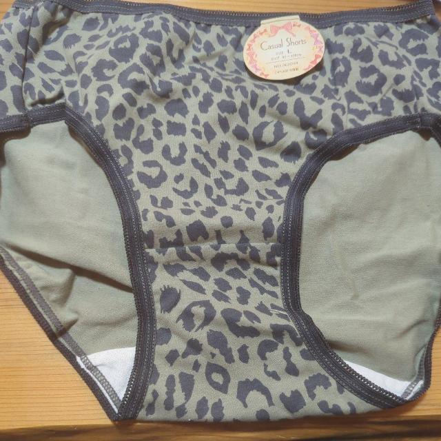 新品衣類 カーキ色ヒョウ柄 L < 女性ファッション  新品衣類 カーキ色ヒョウ柄 L  < 女性ファッションの