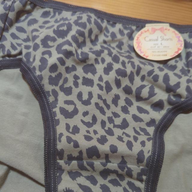 新品衣類 カーキ色ヒョウ柄 L < 女性ファッション  新品衣類 カーキ色ヒョウ柄 L < 女性ファッションの