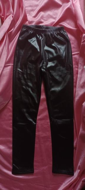 ★裏地ベロア裏起毛ぽかぽか暖か柔らかウエストゴム楽チン♪黒ブラック合皮フェイクレザーお洒落カッコよストレッチスキニーレギンスパンツ < 女性ファッション ★裏地ベロア裏起毛ぽかぽか暖か柔らかウエストゴム楽チン♪黒ブラック合皮フェイクレザーお洒落カッコよストレッチスキニーレギンスパンツ < 女性ファッションの