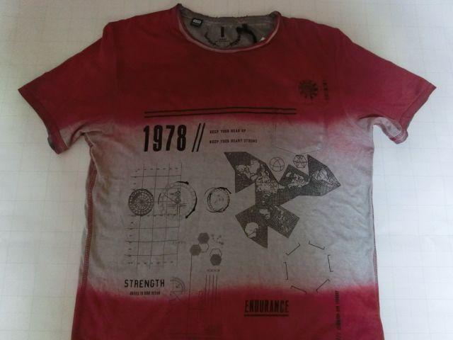 レア カナダ発【JEANS by BUFFALO】プリントTシャツUS S RED系 < 男性ファッション  レア カナダ発【JEANS by BUFFALO】プリントTシャツUS S RED系  < 男性ファッションの