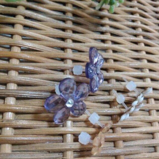 白いお花とスワロフスキー 樹脂ポスト&キャッチ ピアスセット♪ < 女性ファッション  白いお花とスワロフスキー 樹脂ポスト&キャッチ ピアスセット♪ < 女性ファッションの