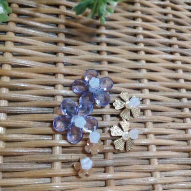 白いお花とスワロフスキー 樹脂ポスト&キャッチ ピアスセット♪ < 女性ファッション  白いお花とスワロフスキー 樹脂ポスト&キャッチ ピアスセット♪ < 女性ファッションの