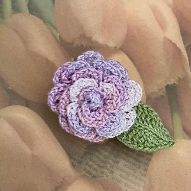 ハンドメイド♪レース編み 花びらいっぱいお花モチーフのブローチ < 女性ファッション  ハンドメイド♪レース編み 花びらいっぱいお花モチーフのブローチ  < 女性ファッションの