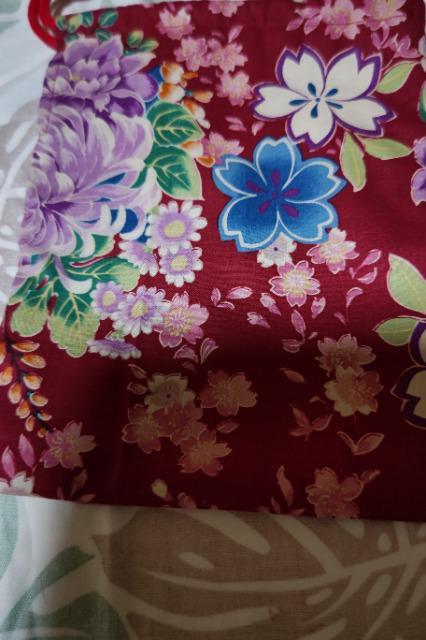 ★処分品★新柄=赤に×大牡丹桜柄ナナメ掛巾着袋 < キッズ/ベビー  ★処分品★新柄=赤に×大牡丹桜柄ナナメ掛巾着袋 < キッズ/ベビーの
