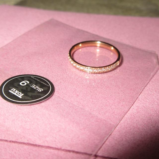 未使用☆ステンレス製*ピンキーリング9号*高見えキラキラストーン(ピンクゴールド系)ポーチ付き < 女性アクセサリー/時計  未使用☆ステンレス製*ピンキーリング9号*高見えキラキラストーン(ピンクゴールド系)ポーチ付き  < 女性アクセサリー/時計の