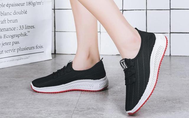 スニーカー レディース 厚底 通気性 ランニング シューズ ブラック 23.5cm < 女性ファッション スニーカー レディース 厚底 通気性 ランニング シューズ ブラック 23.5cm < 女性ファッションの