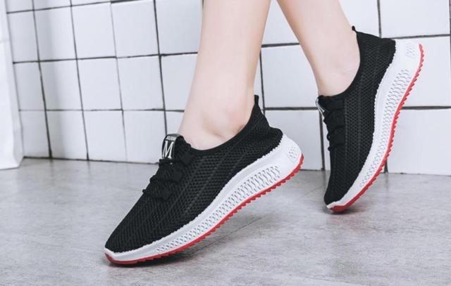 スニーカー レディース 厚底 通気性 ランニング シューズ ブラック 23.5cm < 女性ファッション スニーカー レディース 厚底 通気性 ランニング シューズ ブラック 23.5cm < 女性ファッションの