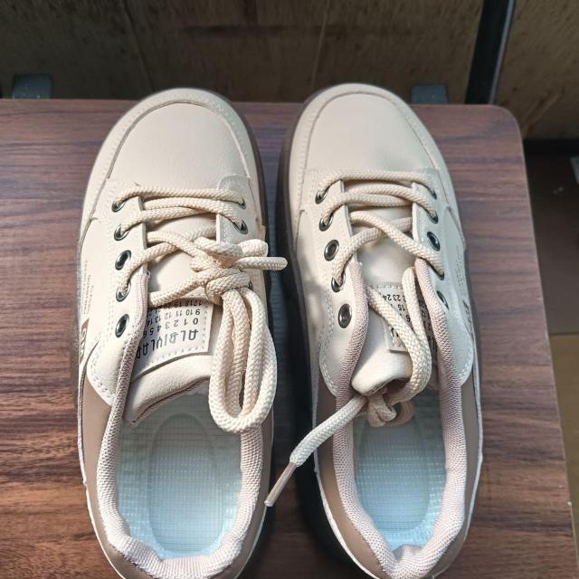 新品 23.5cm レディース スニーカー ベージュ シューズ 靴 カジュアル < 女性ファッション  新品 23.5cm レディース スニーカー ベージュ シューズ 靴 カジュアル < 女性ファッションの