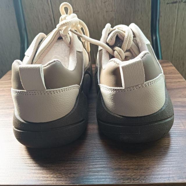 新品 23.5cm レディース スニーカー ベージュ シューズ 靴 カジュアル < 女性ファッション  新品 23.5cm レディース スニーカー ベージュ シューズ 靴 カジュアル < 女性ファッションの