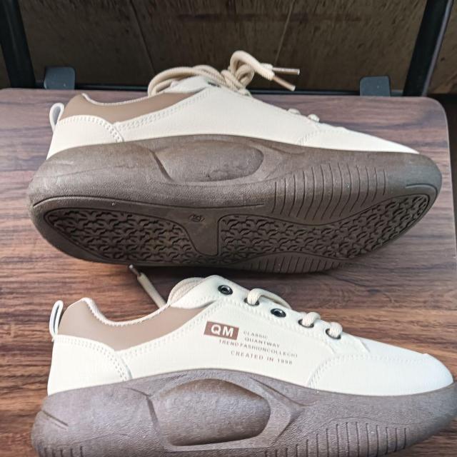 新品 23.5cm レディース スニーカー ベージュ シューズ 靴 カジュアル < 女性ファッション  新品 23.5cm レディース スニーカー ベージュ シューズ 靴 カジュアル < 女性ファッションの