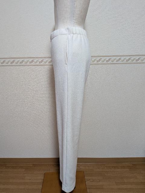 FRAMeWORK フレームワーク大人可愛い白ブークレーパンツ 美品MUSE AP < ブランド FRAMeWORK フレームワーク大人可愛い白ブークレーパンツ 美品MUSE AP < ブランドの