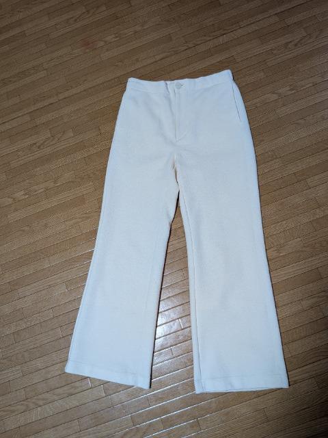 FRAMeWORK フレームワーク大人可愛い白ブークレーパンツ 美品MUSE AP < ブランド FRAMeWORK フレームワーク大人可愛い白ブークレーパンツ 美品MUSE AP < ブランドの