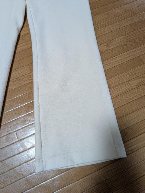 FRAMeWORK フレームワーク大人可愛い白ブークレーパンツ 美品MUSE AP < ブランド FRAMeWORK フレームワーク大人可愛い白ブークレーパンツ 美品MUSE AP < ブランドの