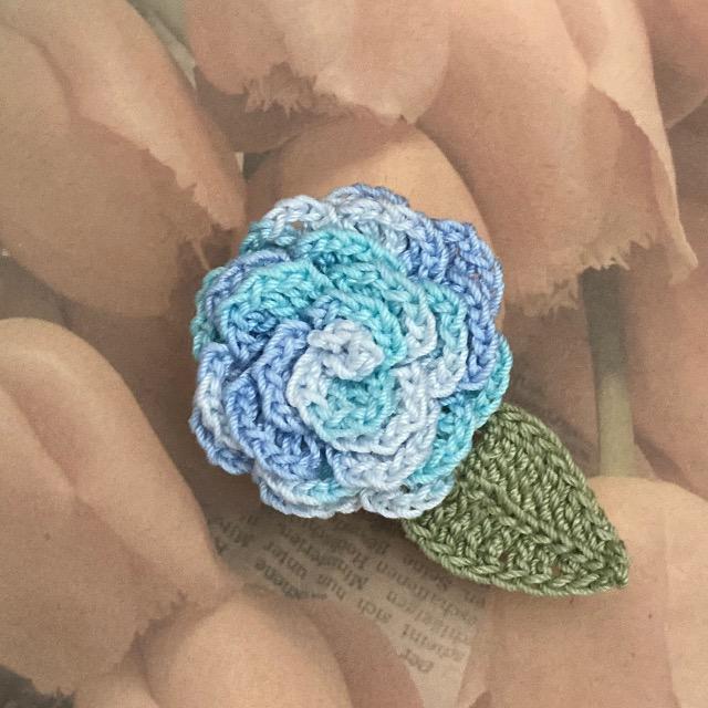 ハンドメイド♪レース編み 花びらいっぱいお花モチーフのブローチ < 女性ファッション  ハンドメイド♪レース編み 花びらいっぱいお花モチーフのブローチ  < 女性ファッションの
