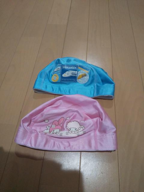 2点まとめ売り水泳帽☆彡サンリオ☆彡 < キッズ/ベビー  2点まとめ売り水泳帽☆彡サンリオ☆彡  < キッズ/ベビーの