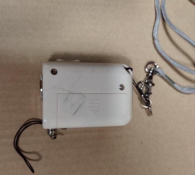 お子さまや夜道歩きに 防犯ブザー ライト付き 首下げコード付き 中古 電池なし < インテリア/ライフ  お子さまや夜道歩きに 防犯ブザー ライト付き 首下げコード付き 中古 電池なし < インテリア/ライフの