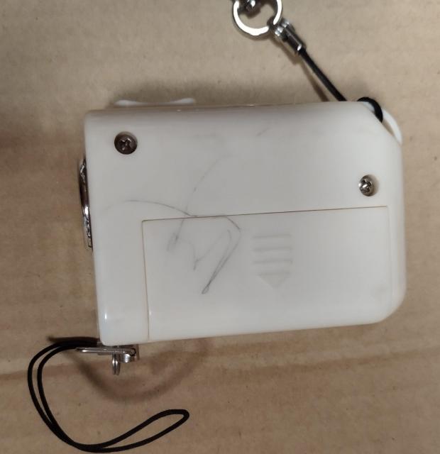 お子さまや夜道歩きに 防犯ブザー ライト付き 首下げコード付き 中古 電池なし < インテリア/ライフ  お子さまや夜道歩きに 防犯ブザー ライト付き 首下げコード付き 中古 電池なし < インテリア/ライフの