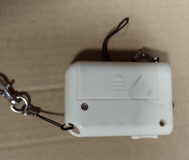 お子さまや夜道歩きに 防犯ブザー ライト付き 首下げコード付き 中古 電池なし < インテリア/ライフ  お子さまや夜道歩きに 防犯ブザー ライト付き 首下げコード付き 中古 電池なし < インテリア/ライフの