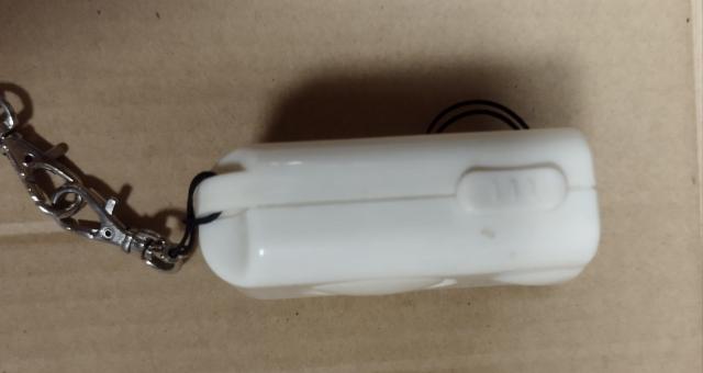 お子さまや夜道歩きに 防犯ブザー ライト付き 首下げコード付き 中古 電池なし < インテリア/ライフ  お子さまや夜道歩きに 防犯ブザー ライト付き 首下げコード付き 中古 電池なし < インテリア/ライフの