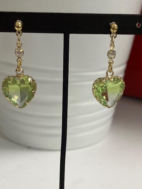ハンドメイド ハートのグラデーションチャームを使用したピアス  < 女性ファッション  ハンドメイド ハートのグラデーションチャームを使用したピアス  < 女性ファッションの
