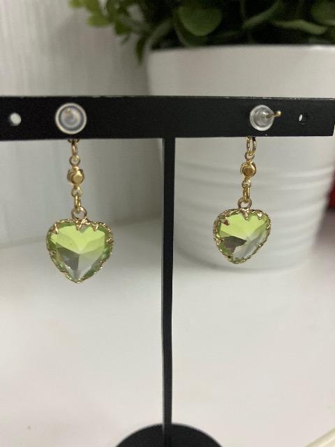 ハンドメイド ハートのグラデーションチャームを使用したピアス  < 女性ファッション  ハンドメイド ハートのグラデーションチャームを使用したピアス  < 女性ファッションの