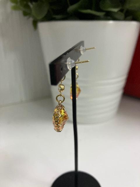 イヤリングに変更可能 ハンドメイド グラデーションハートチャームを使用したピアス < 女性ファッション  イヤリングに変更可能 ハンドメイド グラデーションハートチャームを使用したピアス < 女性ファッションの