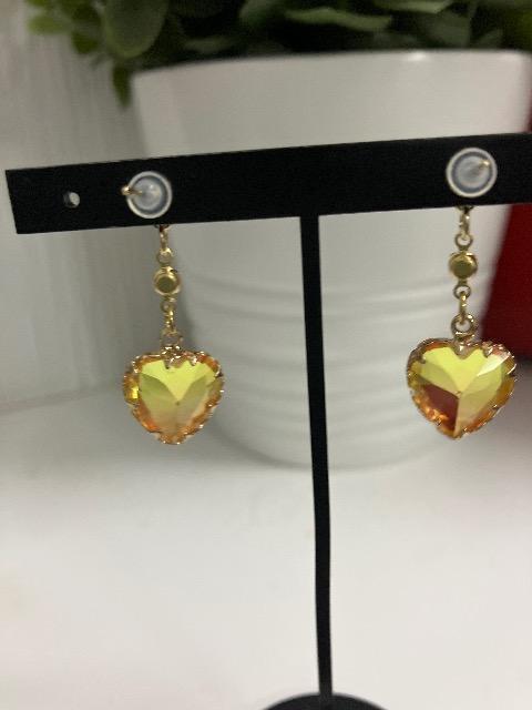 イヤリングに変更可能 ハンドメイド グラデーションハートチャームを使用したピアス < 女性ファッション  イヤリングに変更可能 ハンドメイド グラデーションハートチャームを使用したピアス < 女性ファッションの