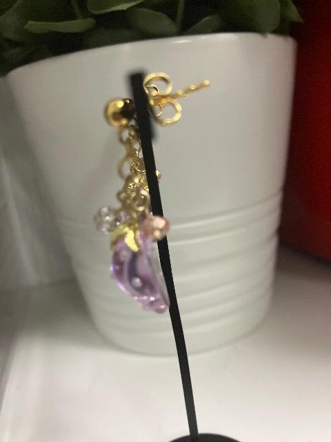 ハンドメイド 半立体いちごのチャームを使用したピアス  < 女性ファッション  ハンドメイド 半立体いちごのチャームを使用したピアス  < 女性ファッションの