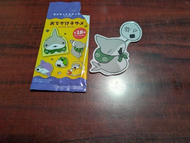 おでかけ子ザメ ダイカットステッカー < アニメ/コミック/キャラクター  おでかけ子ザメ ダイカットステッカー  < アニメ/コミック/キャラクターの