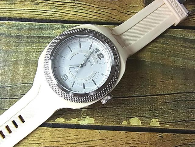 ◆正規品 美品 DIESEL ディーゼル DZ-1443 メンズ腕時計 クォーツ ホワイトラバー/ < ブランド ◆正規品 美品 DIESEL ディーゼル DZ-1443 メンズ腕時計 クォーツ ホワイトラバー/ < ブランドの