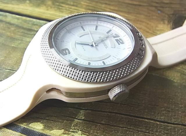 ◆正規品 美品 DIESEL ディーゼル DZ-1443 メンズ腕時計 クォーツ ホワイトラバー/ < ブランド ◆正規品 美品 DIESEL ディーゼル DZ-1443 メンズ腕時計 クォーツ ホワイトラバー/ < ブランドの