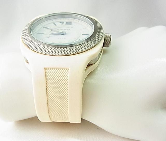 ◆正規品 美品 DIESEL ディーゼル DZ-1443 メンズ腕時計 クォーツ ホワイトラバー/ < ブランド ◆正規品 美品 DIESEL ディーゼル DZ-1443 メンズ腕時計 クォーツ ホワイトラバー/ < ブランドの