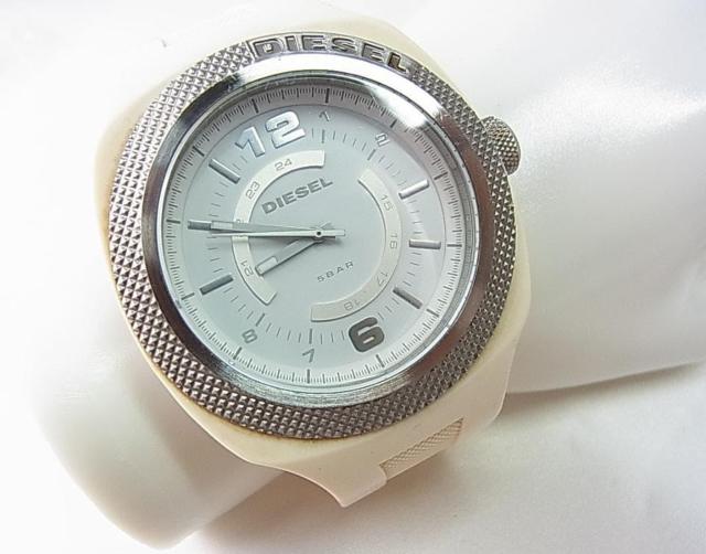 ◆正規品 美品 DIESEL ディーゼル DZ-1443 メンズ腕時計 クォーツ ホワイトラバー/ < ブランド ◆正規品 美品 DIESEL ディーゼル DZ-1443 メンズ腕時計 クォーツ ホワイトラバー/ < ブランドの